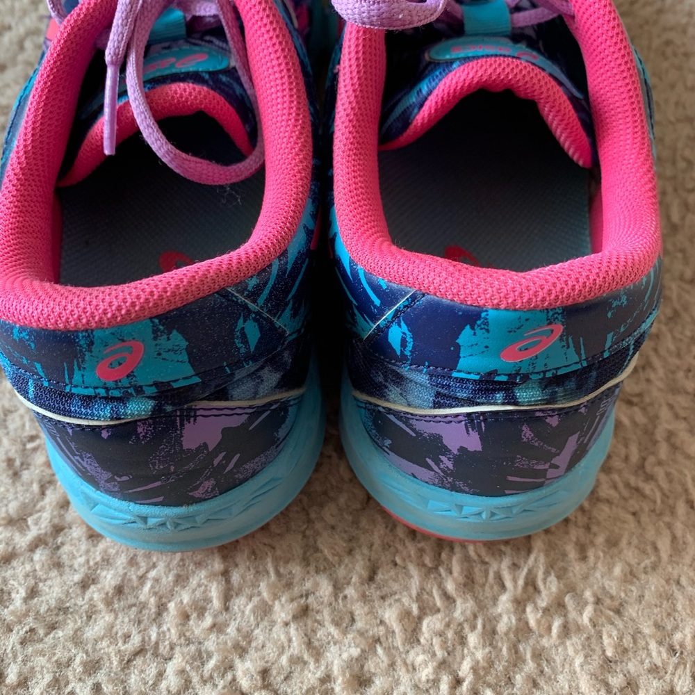ASICS foams - Picture 3 of 5